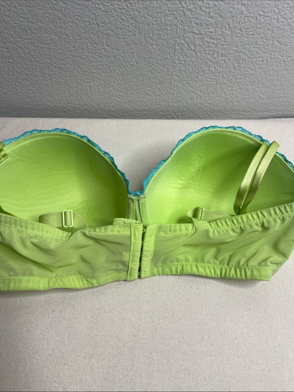 Cacique Lime Green Bra with Turquoise Lace Trim - Picture 4 of 5